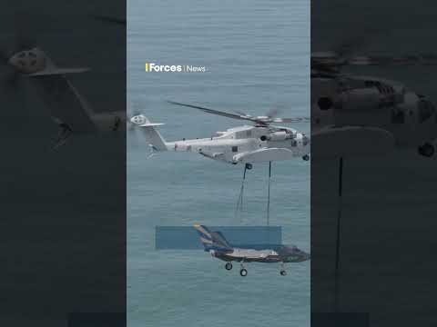 US Marines heavy-lift helicopter carries F-35 airframe during refuelling