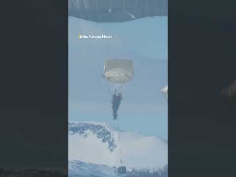 US paratroopers jump into Norway🪂