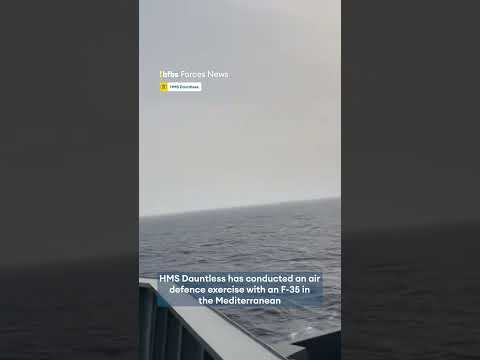HMS Dauntless demonstrates defence💪