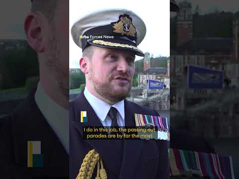 The King salutes the new generation of naval leaders