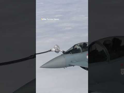 RAF Voyager refuels Nato combat aircraft⛽