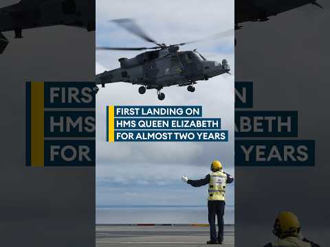 Wildcat lands on HMS Queen Elizabeth🚁